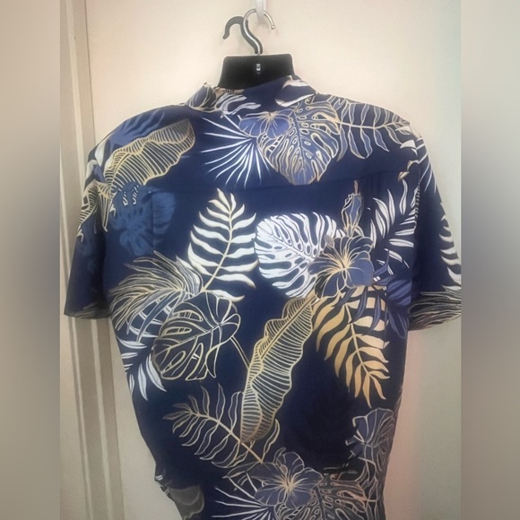 Royaura Men’s Hawaiian Shirt - Picture 2 of 4
